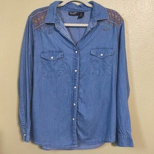 Wrangler Retro Embroidered Pearl Snap Shirt